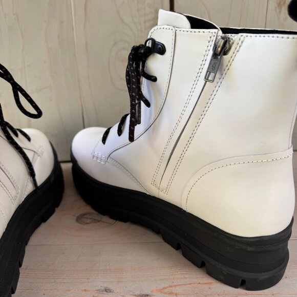 UGG SIDNEE WHITE MOTO BOOTS - Picture 6 of 9